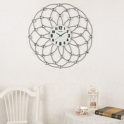 Individuality And Creativity Of Clocks And Watches When Inlaid With Diamonds