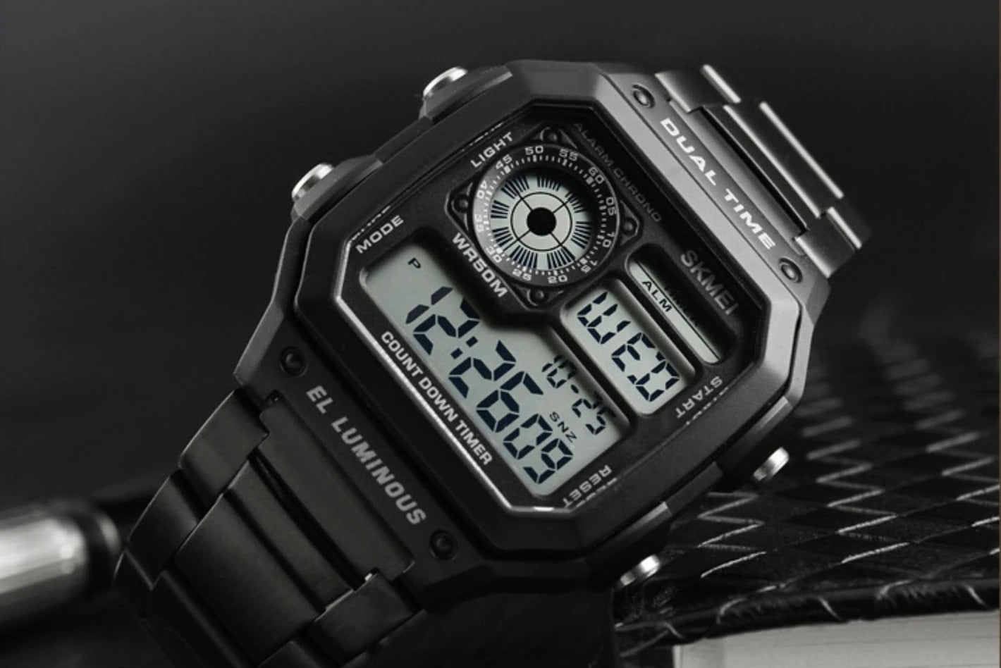 SPORTY WATERPROOF WATCH