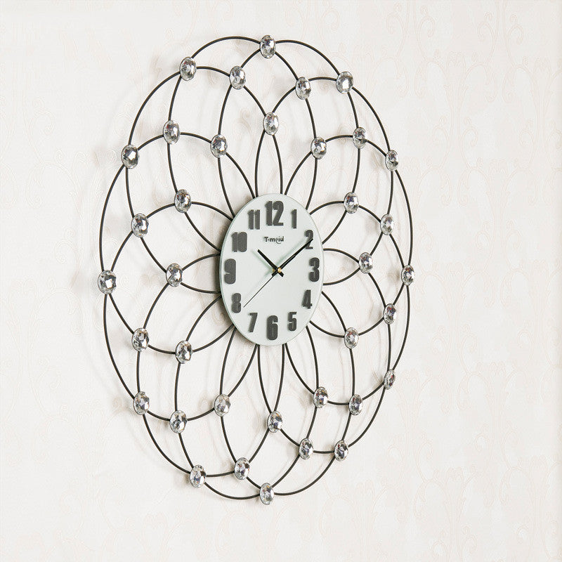 Individuality And Creativity Of Clocks And Watches When Inlaid With Diamonds