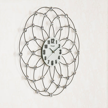 Individuality And Creativity Of Clocks And Watches When Inlaid With Diamonds